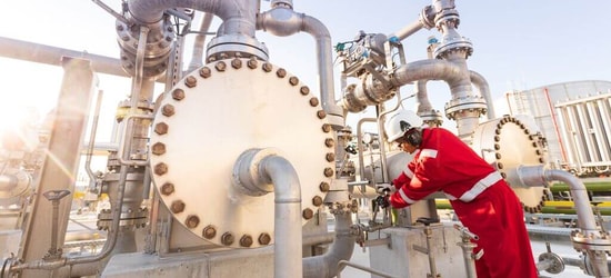 Shell LNG volumes spur quarterly earnings rise
