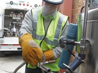 1015502_Air-Products-Driver-Delivers-Micro-Bulk