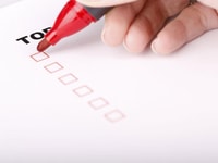 1021909_To-Do-list-with-check-marks-isolated-on-white-women-hand-with-red-marker