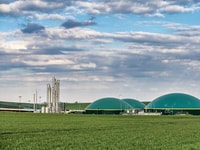 Biogas reactor with biomethane upgrade