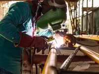 Worker-welding-the-steel-structure