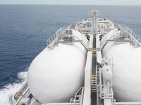 b45da84e-a715-45c7-a343-28088f4d2b0b_photo_ship_tanks_ondeck.2e16d0ba.fill-1022x574-c100