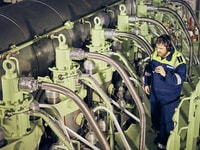 container-vessel-operating_1_1024x576