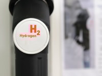 High pressure (700 bar) hydrogen fuel filler nozzle for refueling hydrogen powered commercial vehicles
