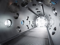 pic 3 Leybold UNIVEX_SXTT_chamber Inside