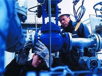 Linde engineers working