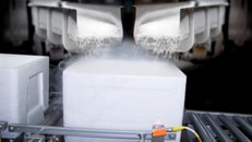 1036839_fillingcontainerswithice_314423_crop