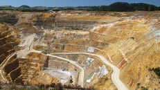 Gold mine mining