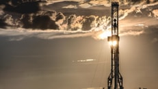 drilling-tower_desert-mountain-energy-heliopolis-helium-project-kight-gilcrease-sand-unit-oil-gas-high-grade-high-tech-rare-gas-1030x687