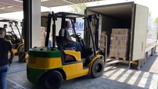 Loading_the_oxygen_concentrator_shipment_to_transporte_it_to_the_Ministry_of_Health_warehouses_to_be_used_in_Iraqi_hospitals