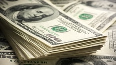 Stack of one hundred dollar bills close-up_153178391