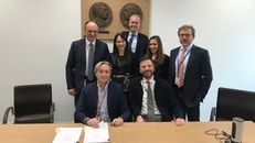 Un momento della firma del contratto tra Air Liquide e Lukoil