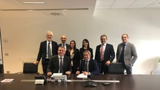 Un momento della firma del contratto tra Air Liquide e Saras