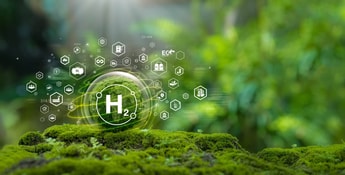 Combine energy sources and locations to yield green hydrogen savings