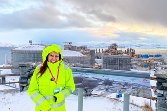 Women in gases: Strong teaming makes you strong