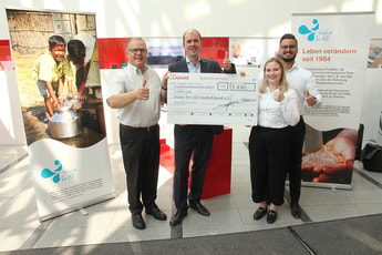 Leybold donates nearly €6,000 to Water for All initiative