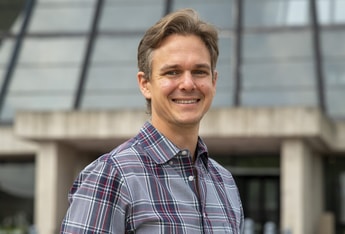 Fermilab’s Hansen given cryogenics leadership award