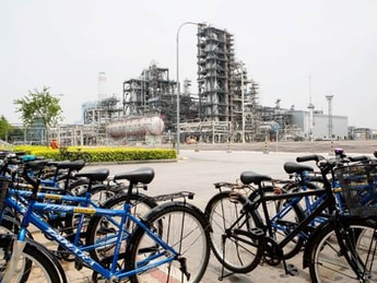 CO2 recovery and liquefaction plant starts commercial operations at refinery in Singapore