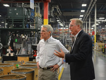 Senator tours Harris Products