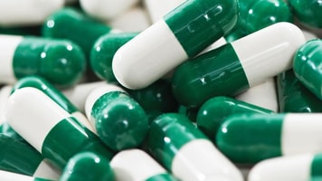 1019507_White-green-round-capsule-pills