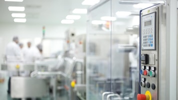 1026043_scientists-in-laboratory