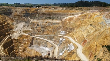 Gold mine mining