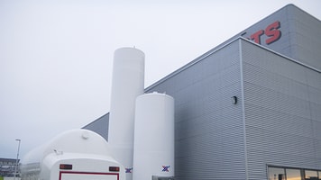 Cryogenic tank valves