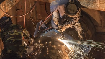 Pipe-welding-on-the-pipeline-construction-site