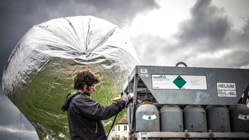 Air products supplies helium for channel 4 speed challenge with guy martin credit ryan mc namara and channel 4 (1)