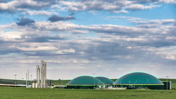 Biogas reactor with biomethane upgrade