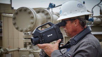 FLIR-GF520camera
