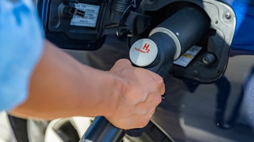 Fuelling a hydrogen-powered car
