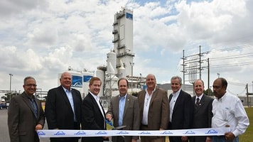 Linde executives and local officials cut the ribbon on the company