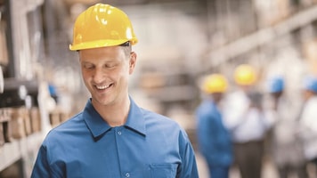 linde worker on phone