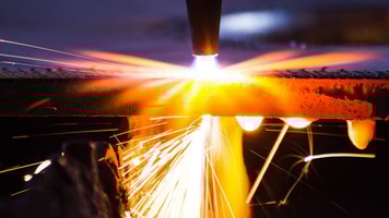 metal-cutting-with-acetylene-torch-close-up-on-low-ligth
