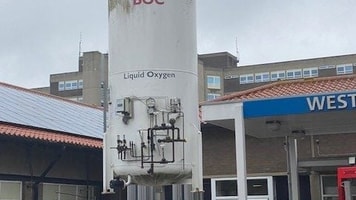 Oxygen-cylinder-3-rotated
