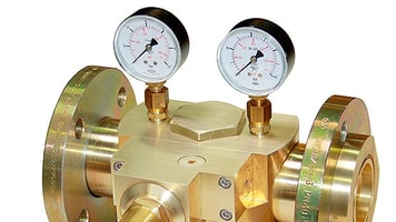 Dome pressure regulator