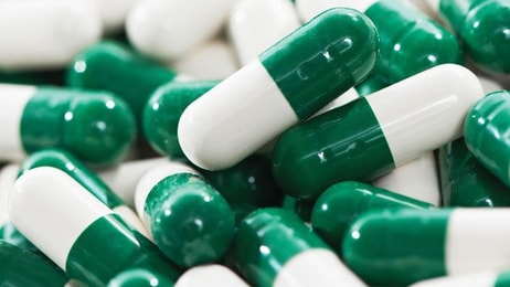 1019507_White-green-round-capsule-pills
