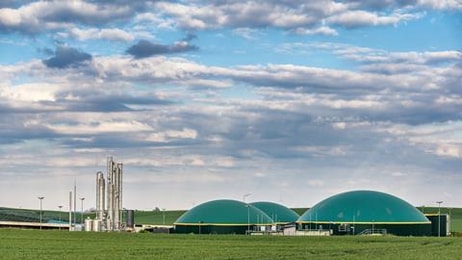 Biogas reactor with biomethane upgrade