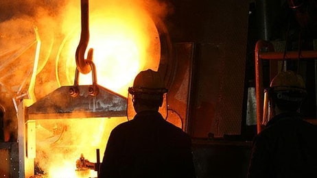 1022375 smelting metal liquid iron foundry