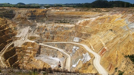 Gold mine mining