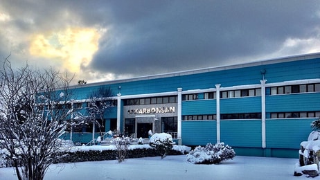 Karbonsan-building-snow