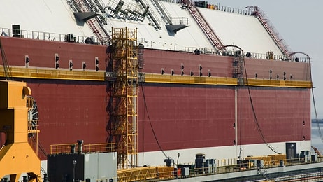 Liquefied natural gas ship building