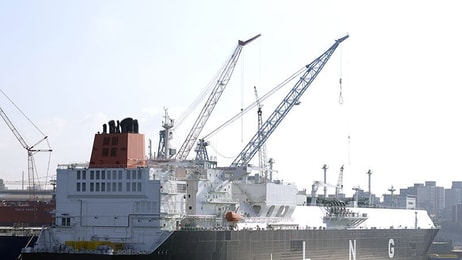 Liquefied natural gas tanker