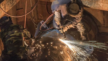 Pipe-welding-on-the-pipeline-construction-site