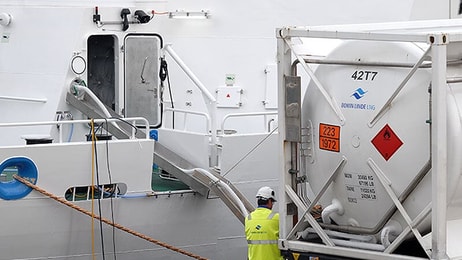 Bomin Linde fuelling MS Helgoland
