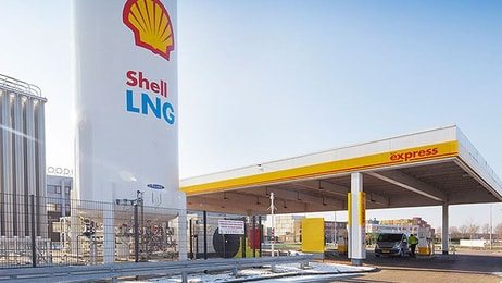 Chart shell lng truck refuelling station rotterdam