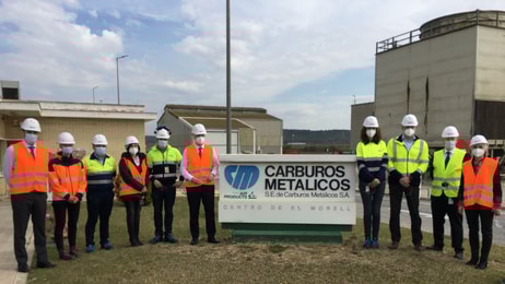 El equipo de Carburos Metálicos, acompañado en El Morell de los representantes de la Generalitat de Cataluña.