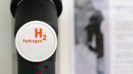 High pressure (700 bar) hydrogen fuel filler nozzle for refueling hydrogen powered commercial vehicles