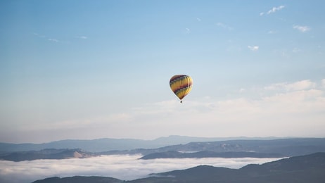 Hot air balloon oxygen helium